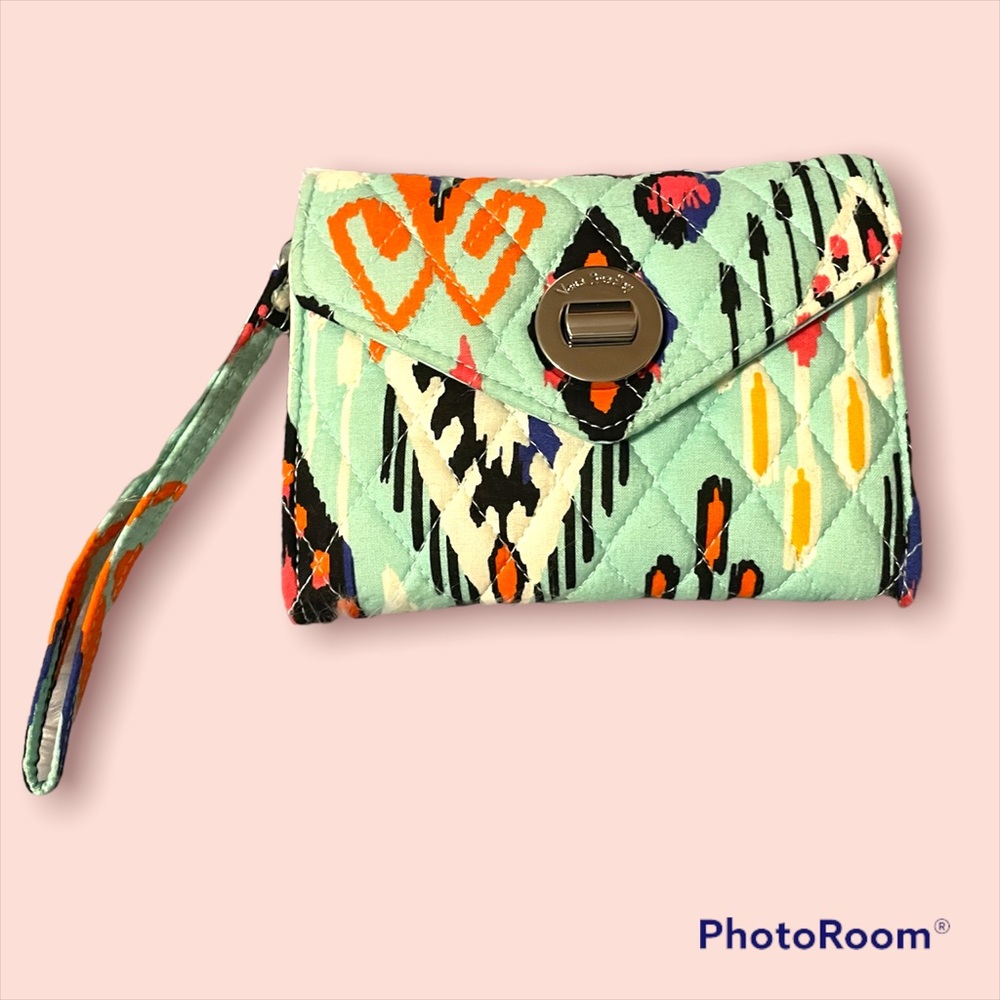 Vera Bradley Pueblo Turnlock Wallet/Wristlet NWOT Never Been Used